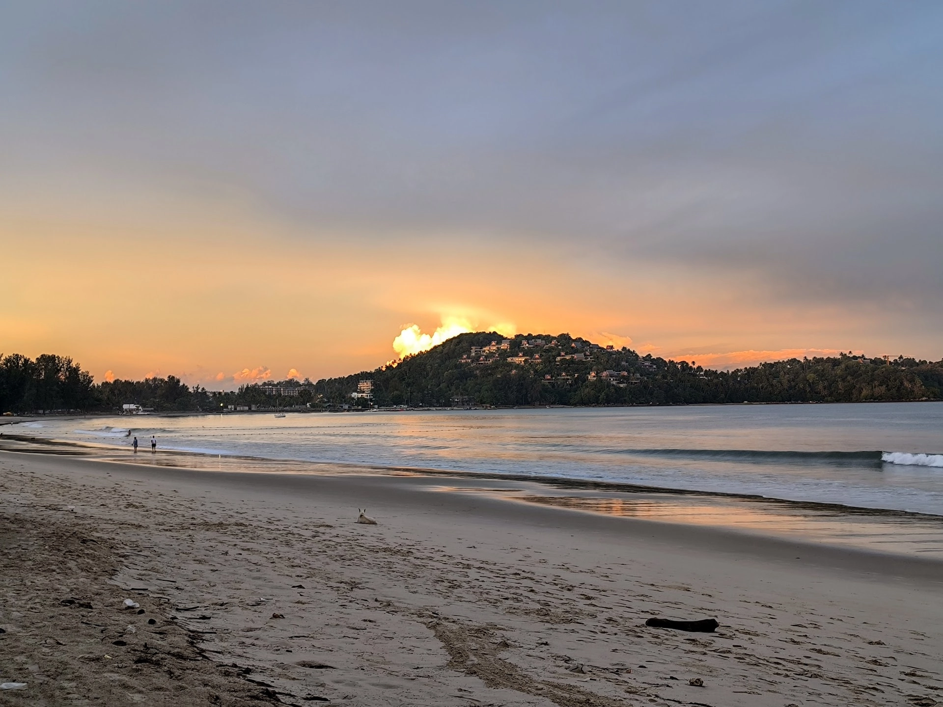 💰 Investing Guides, 📍 Neighborhood Guides | Bangtao Property Market 2025 – Trends and ROI Bangtao beach at sunset in Phuket, a key area of the Bangtao property market.