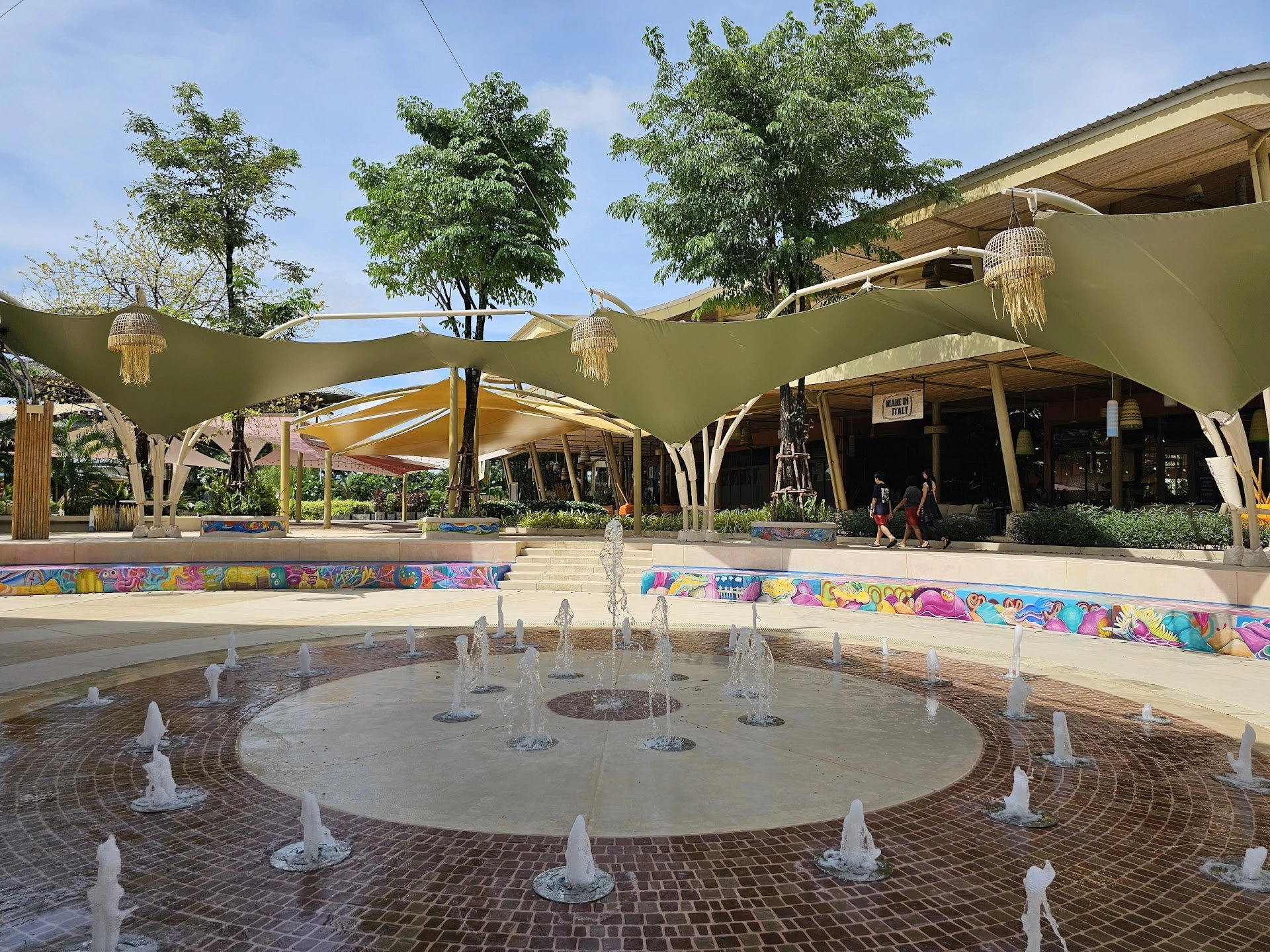 📍 Neighborhood Guides | Bangtao Real Estate Guide 2025 | Condos, Villas & ROI Blue Tree Phuket lifestyle complex in Cherngtalay with water features, cafes, and family-friendly spaces.