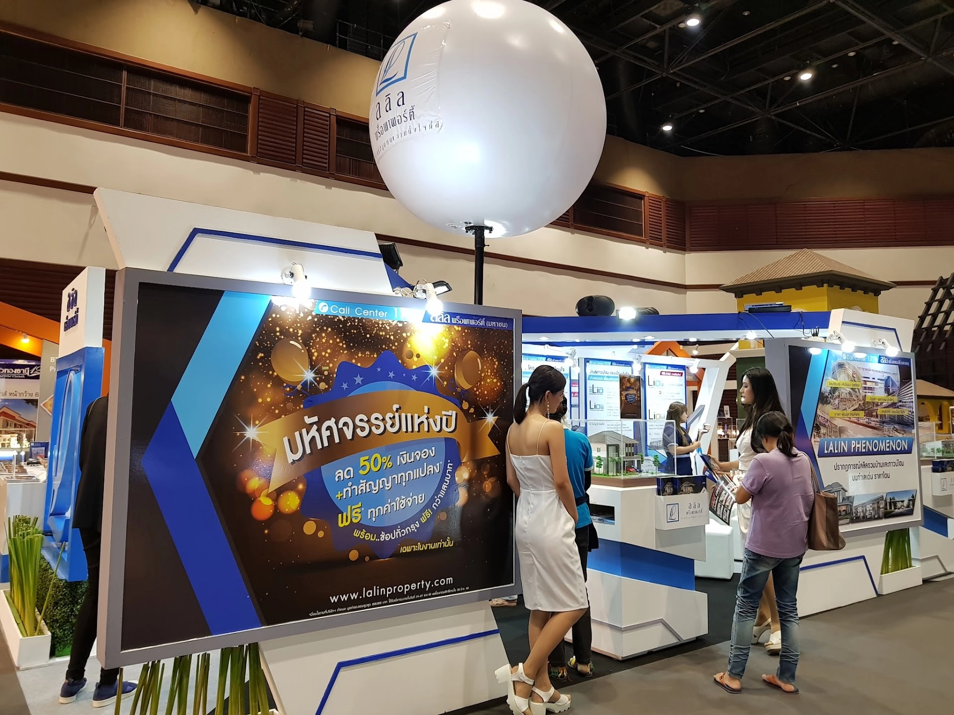 💬 News & Trends | Who’s Really Buying Property in Thailand? Foreign Buyer Data 2025 Visitors exploring booths at the Bangkok Property Expo showcasing real estate opportunities for local and foreign buyers in Thailand.