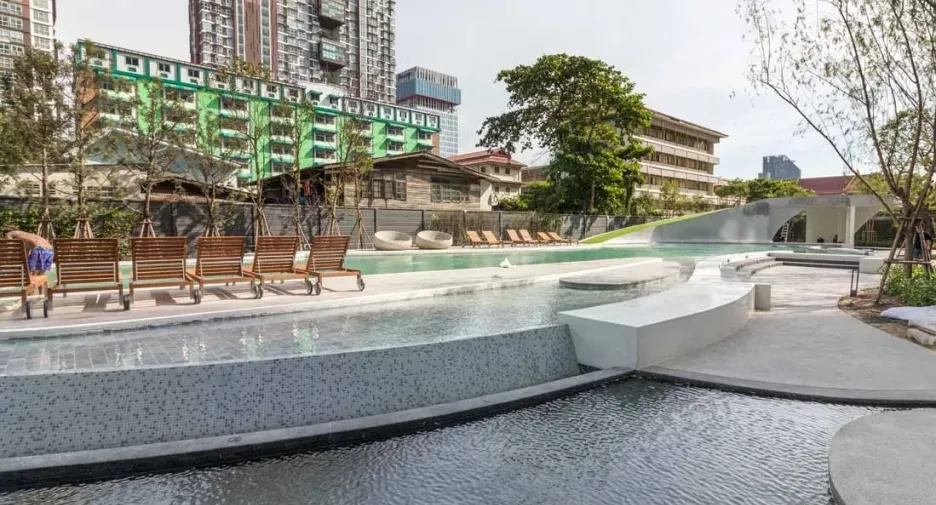🌏 SEA Market Insights | The Utility Market: Why 85% of Thai Buyers Aren’t Speculators Modern condominium pool area in Thailand showcasing how Thai buyers purchase homes for use in a stable utility market.