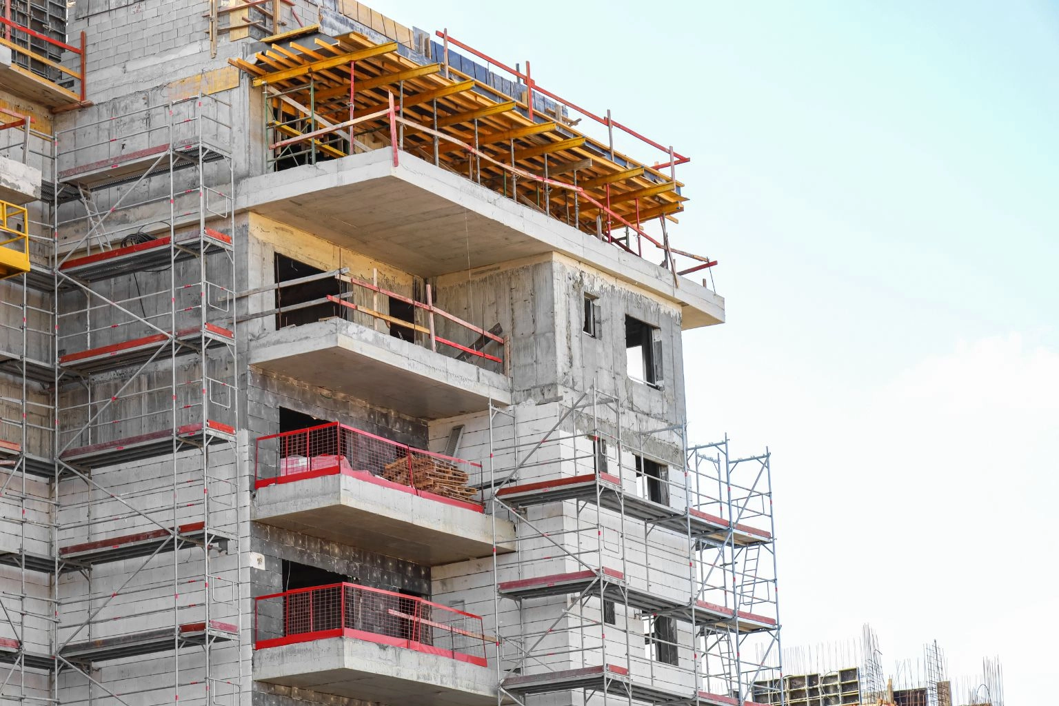 Unfinished condo building showing off-plan property in Thailand during construction
