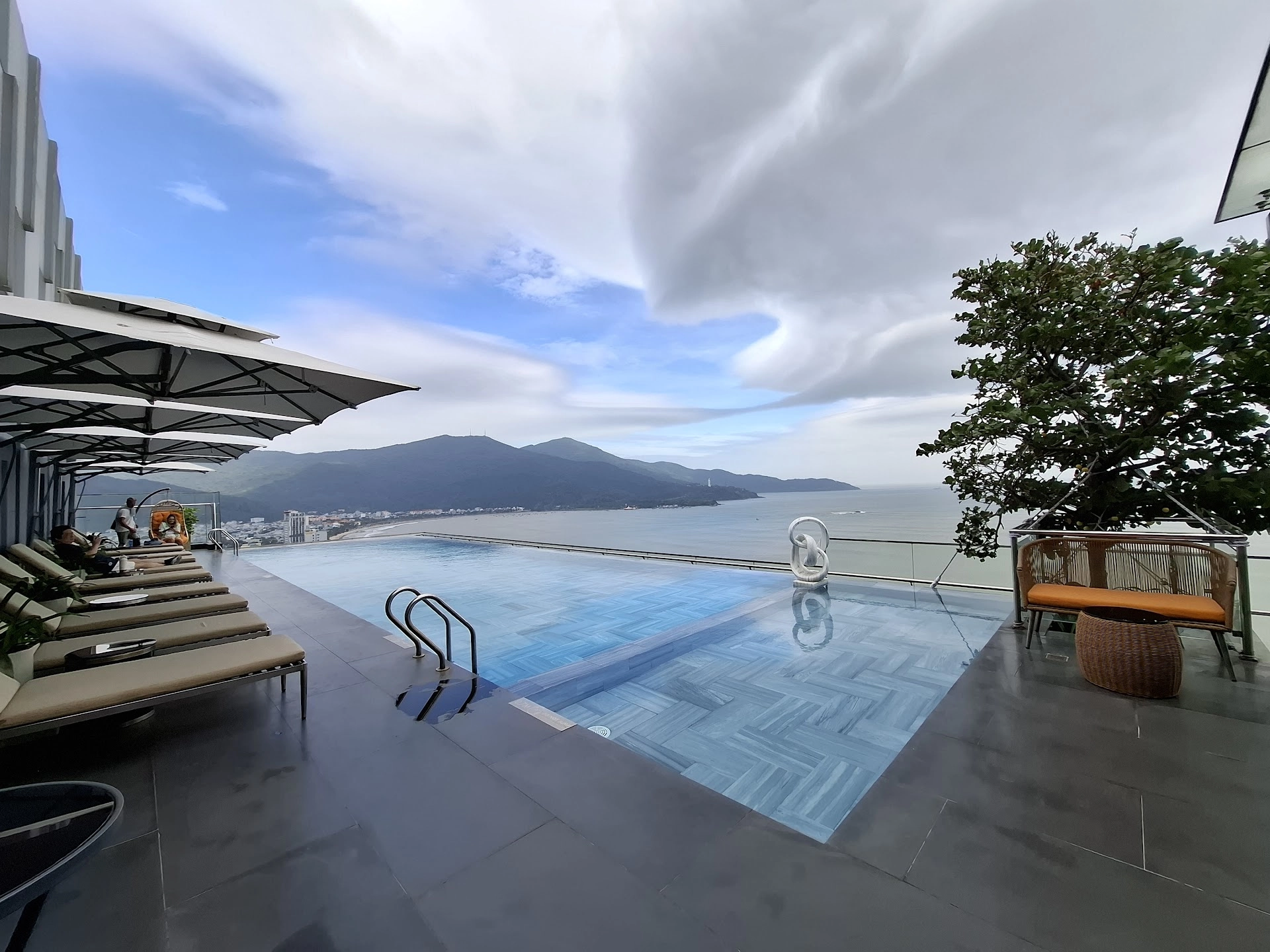 Infinity pool view from Da Nang beachfront condos overlooking the coastline as Vietnam’s New Property ID System improves real estate transparency
