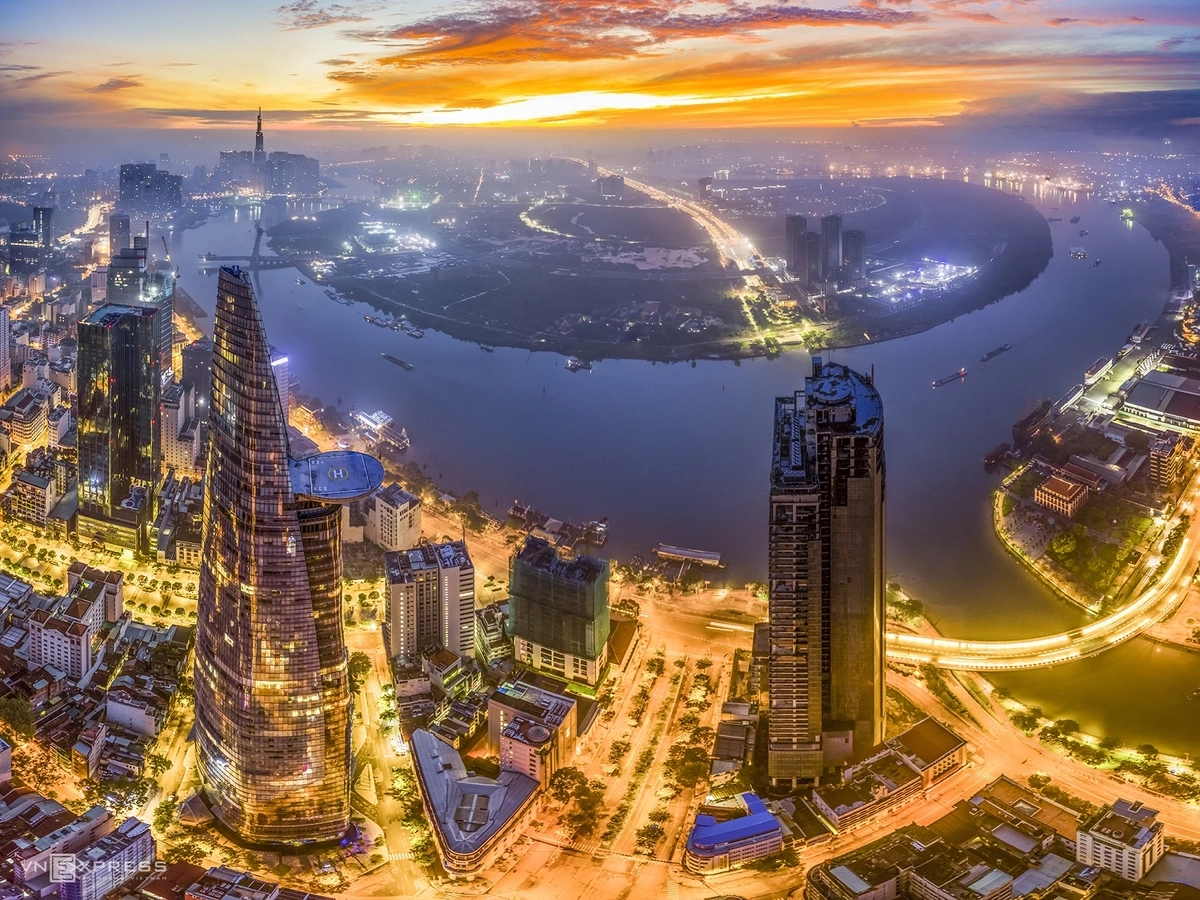 💰 Investing Guides, 🌏 SEA Market Insights | Housing Law 2023 and Land Law 2024 in Vietnam: The Foreign Buyer's Real Rulebook for 2026 Aerial sunset view of Ho Chi Minh City skyline and Saigon River, illustrating Vietnam's Housing Law 2023 and Land Law 2024 foreign buyer property market